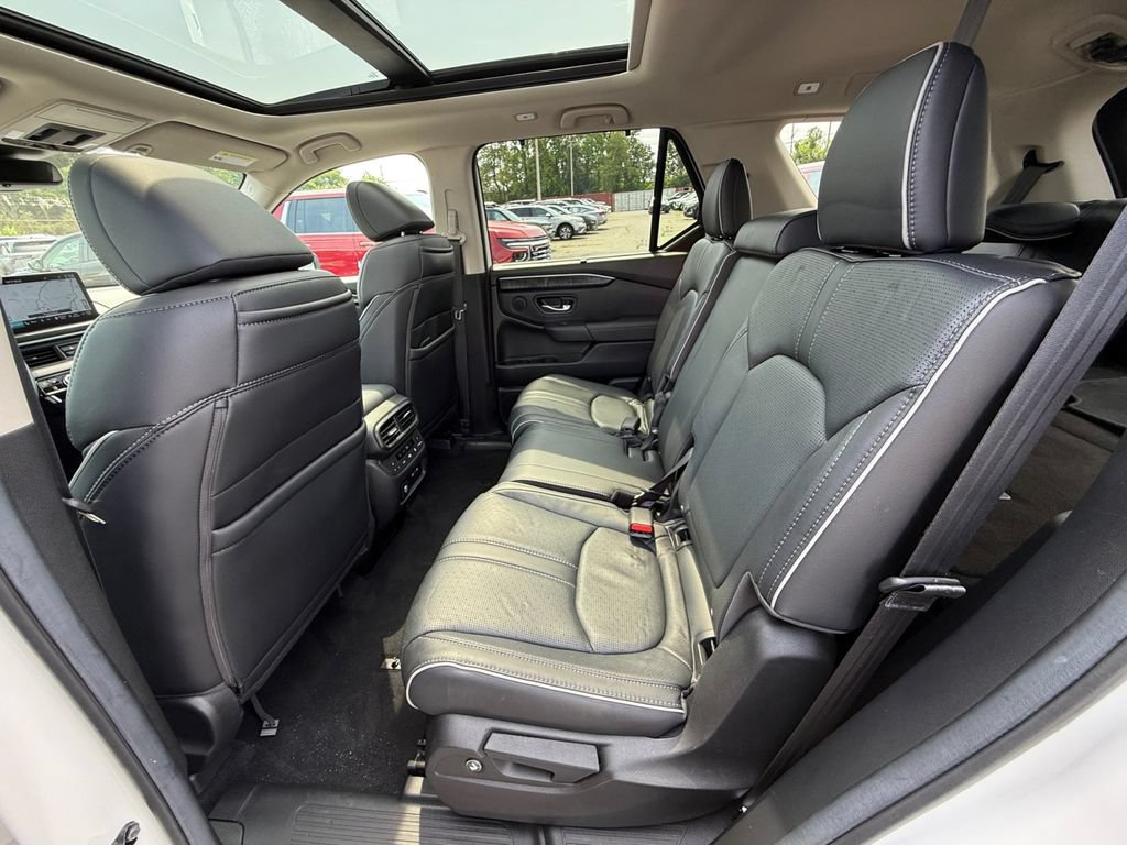 Used 2025 Honda Pilot Elite image 24