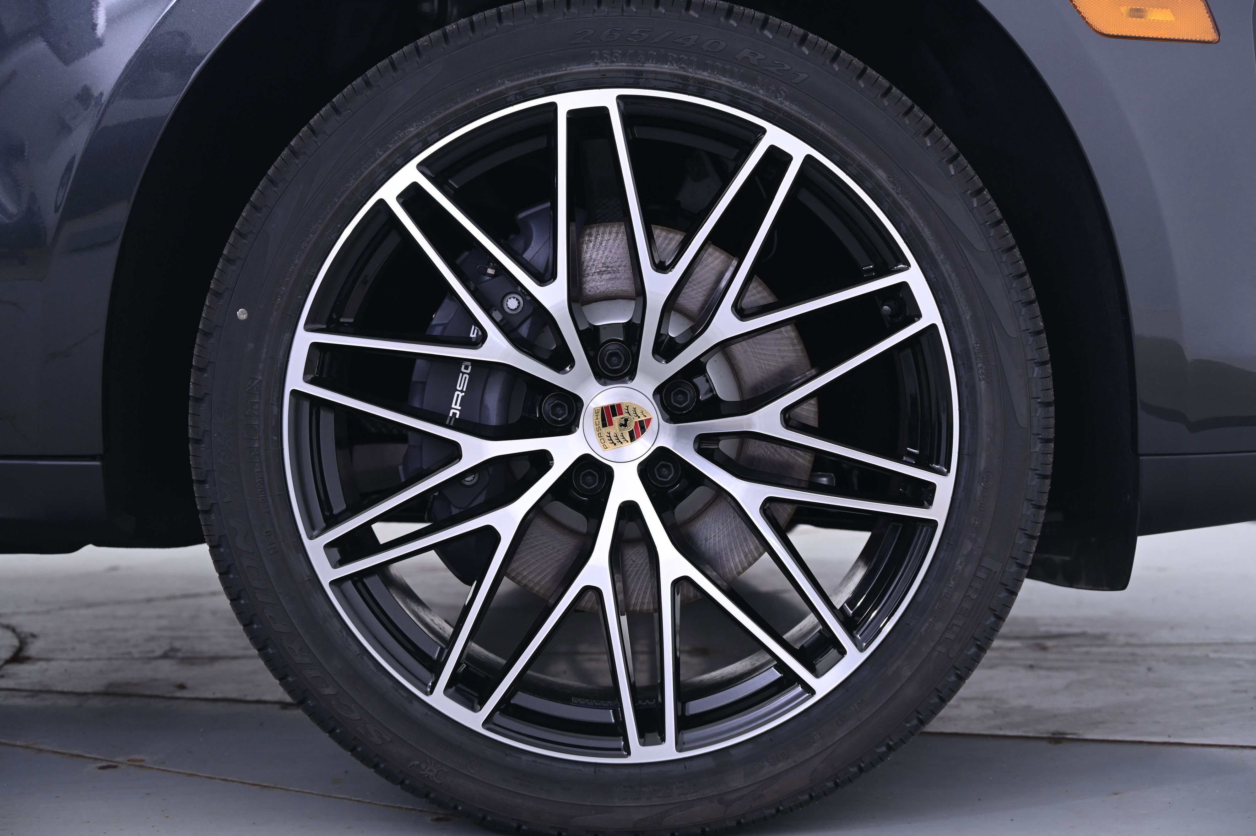 Certified 2025 Porsche Macan image 14