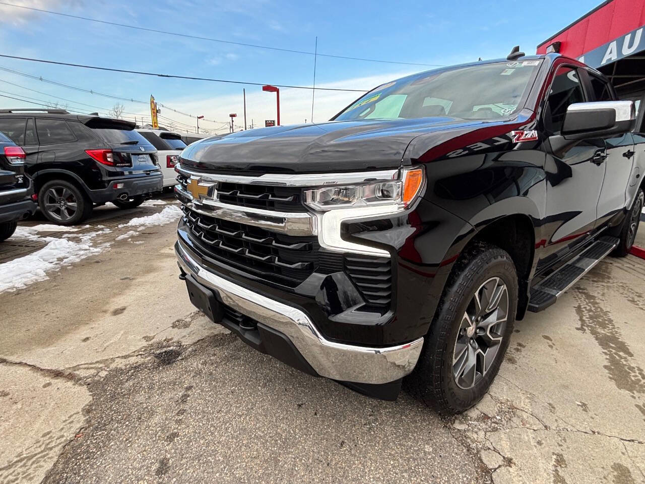 Used 2022 Chevrolet Silverado 1500 LT w/ Z71 Off-Road Package image 3
