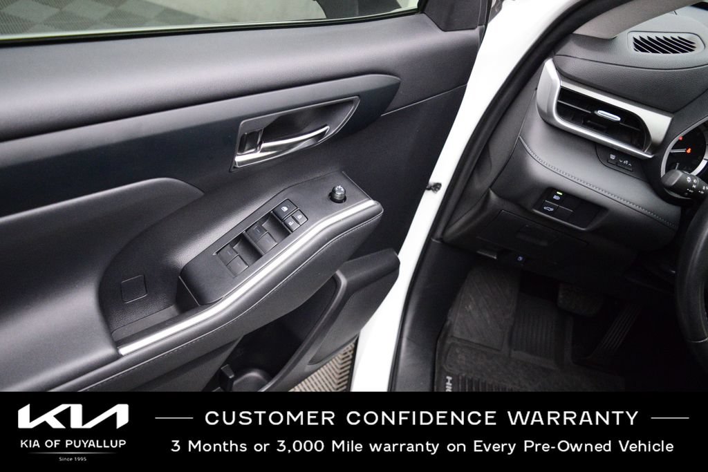 Used 2020 Toyota Highlander XLE AWD/4WD image 28