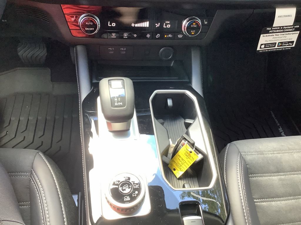 New 2025 Mitsubishi Outlander SE image 23