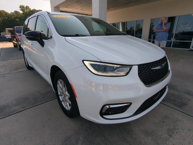 Used 2024 Chrysler Pacifica Touring-L FWD image 1