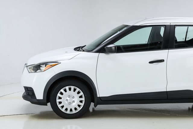 Used 2018 Nissan Kicks S FWD image 3