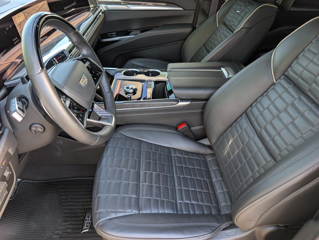 Certified 2025 Cadillac Escalade ESV V AWD/4WD image 12