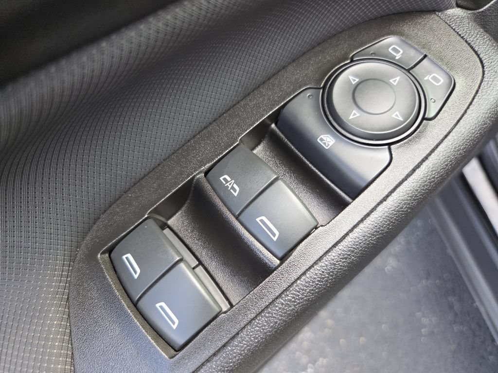 Used 2023 Chevrolet Equinox RS FWD image 32