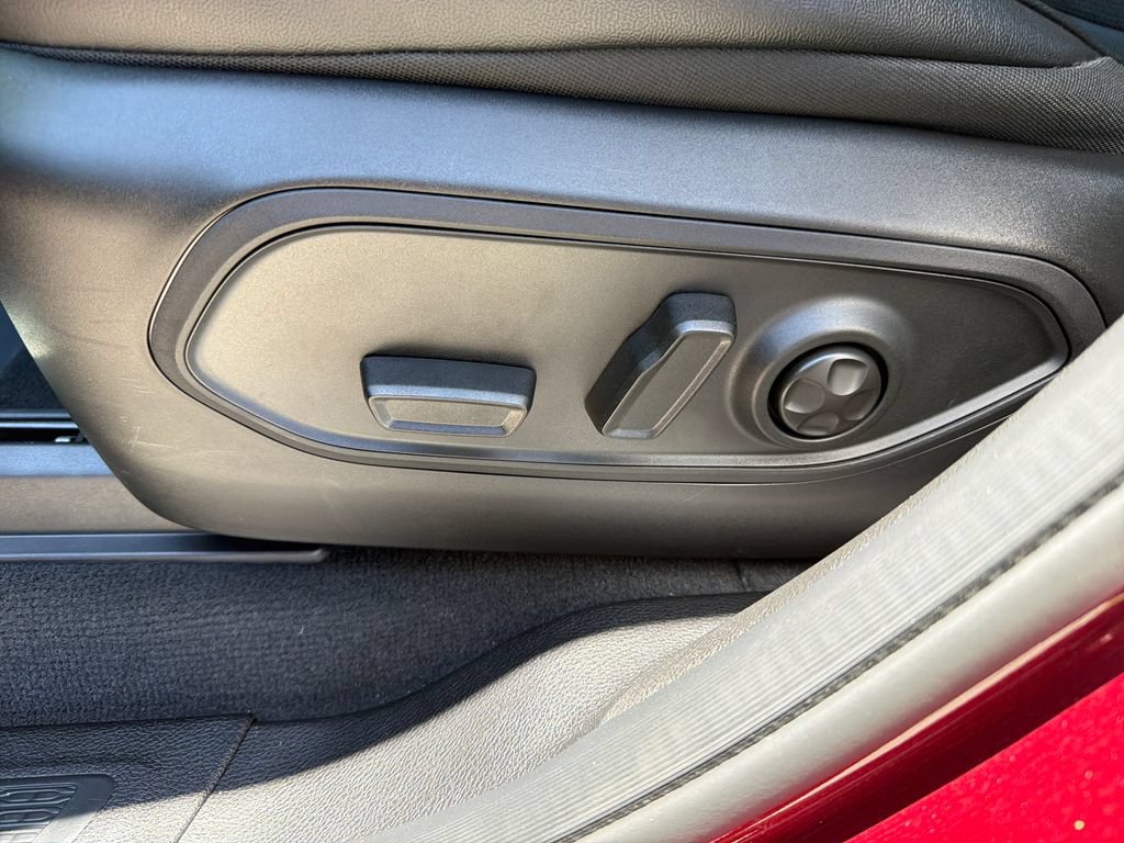 Used 2025 Jeep Grand Cherokee Altitude RWD image 15