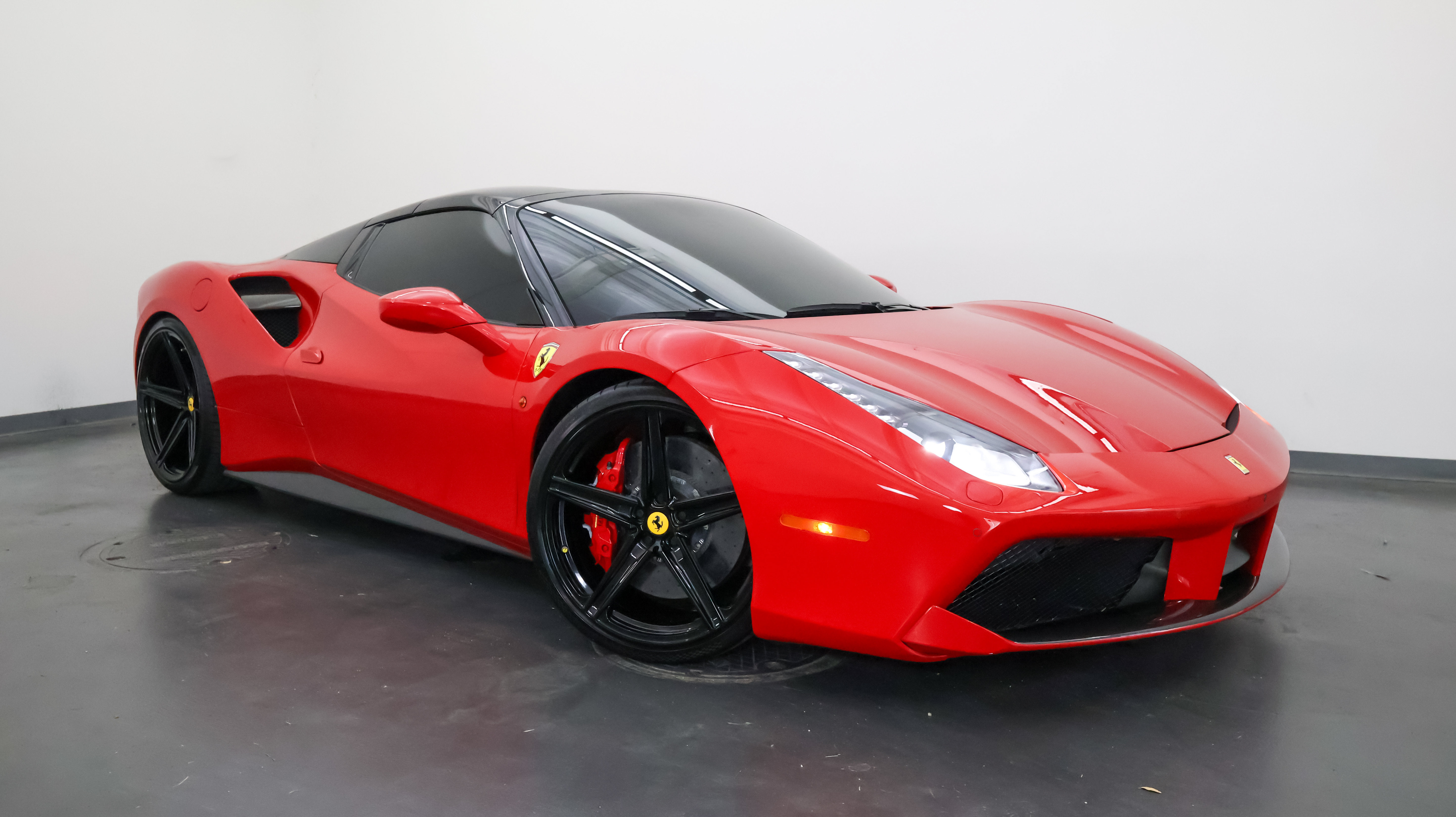 Used 2019 Ferrari 488 Spider RWD image 2
