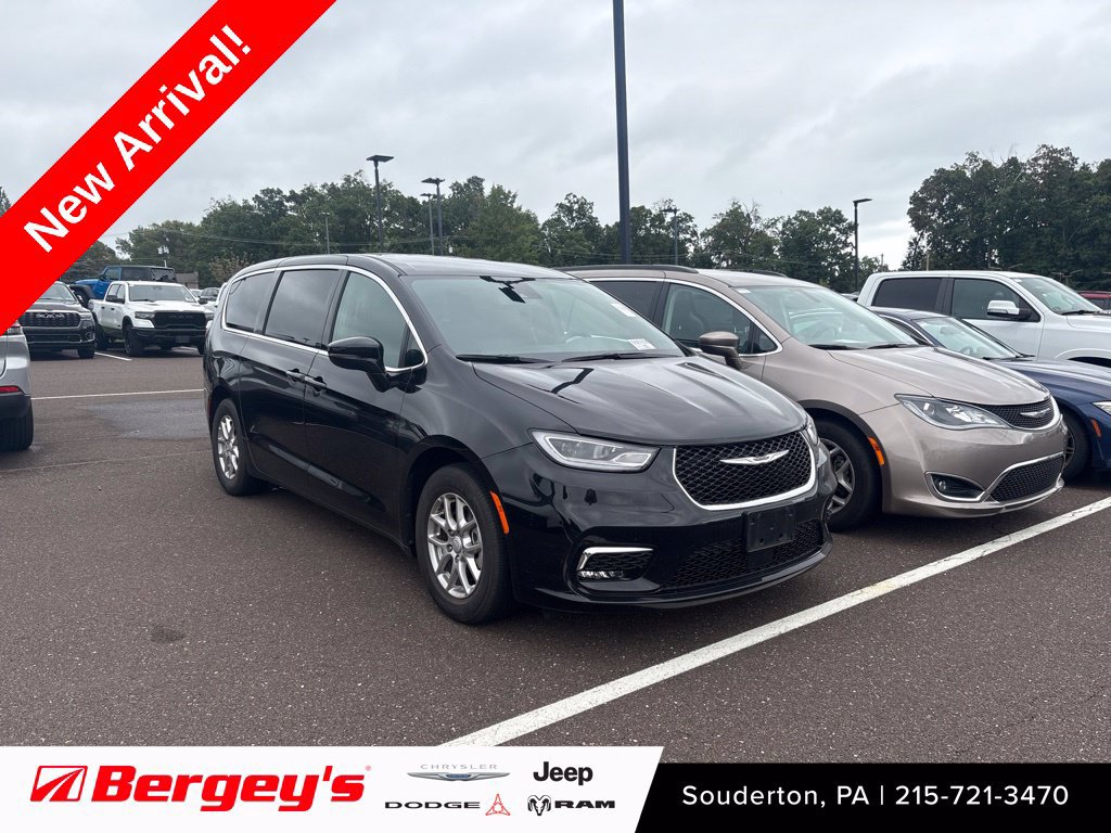 Used 2026 Chrysler Pacifica Select FWD image 1
