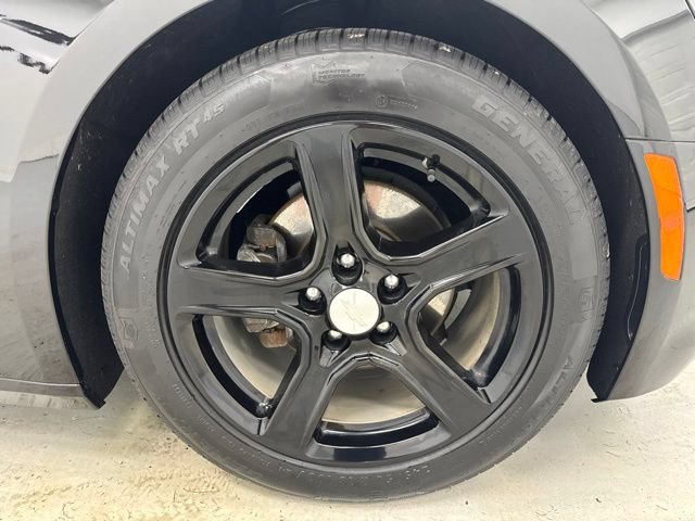 Used 2019 Chevrolet Camaro LT RWD image 31