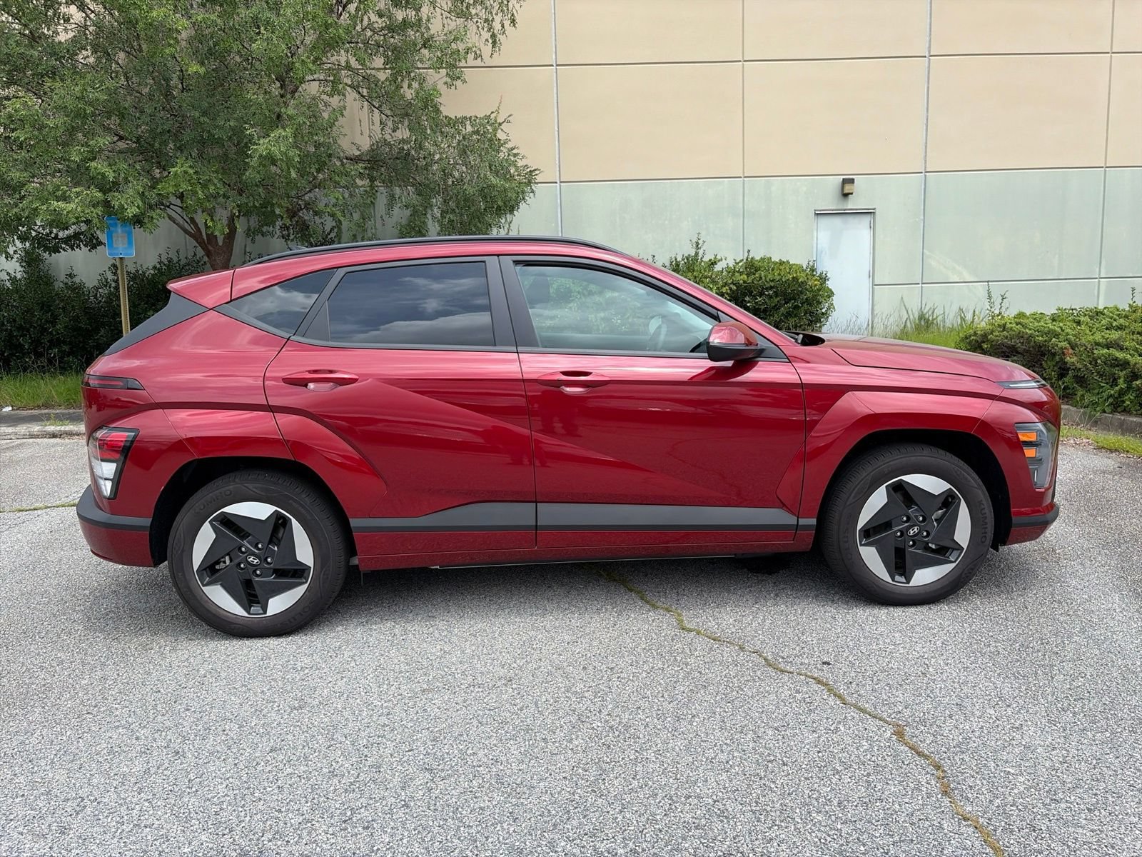Used 2025 Hyundai Kona SEL FWD image 7