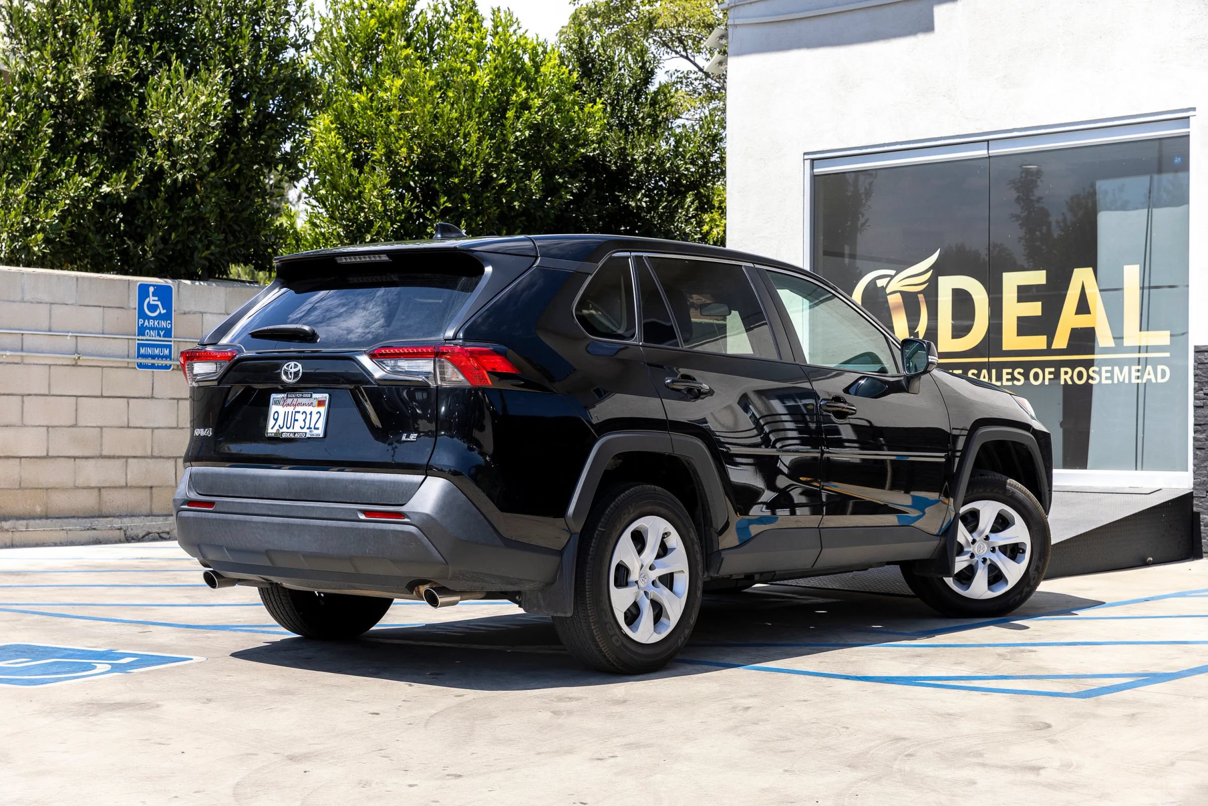 Used 2024 Toyota RAV4 LE FWD image 10