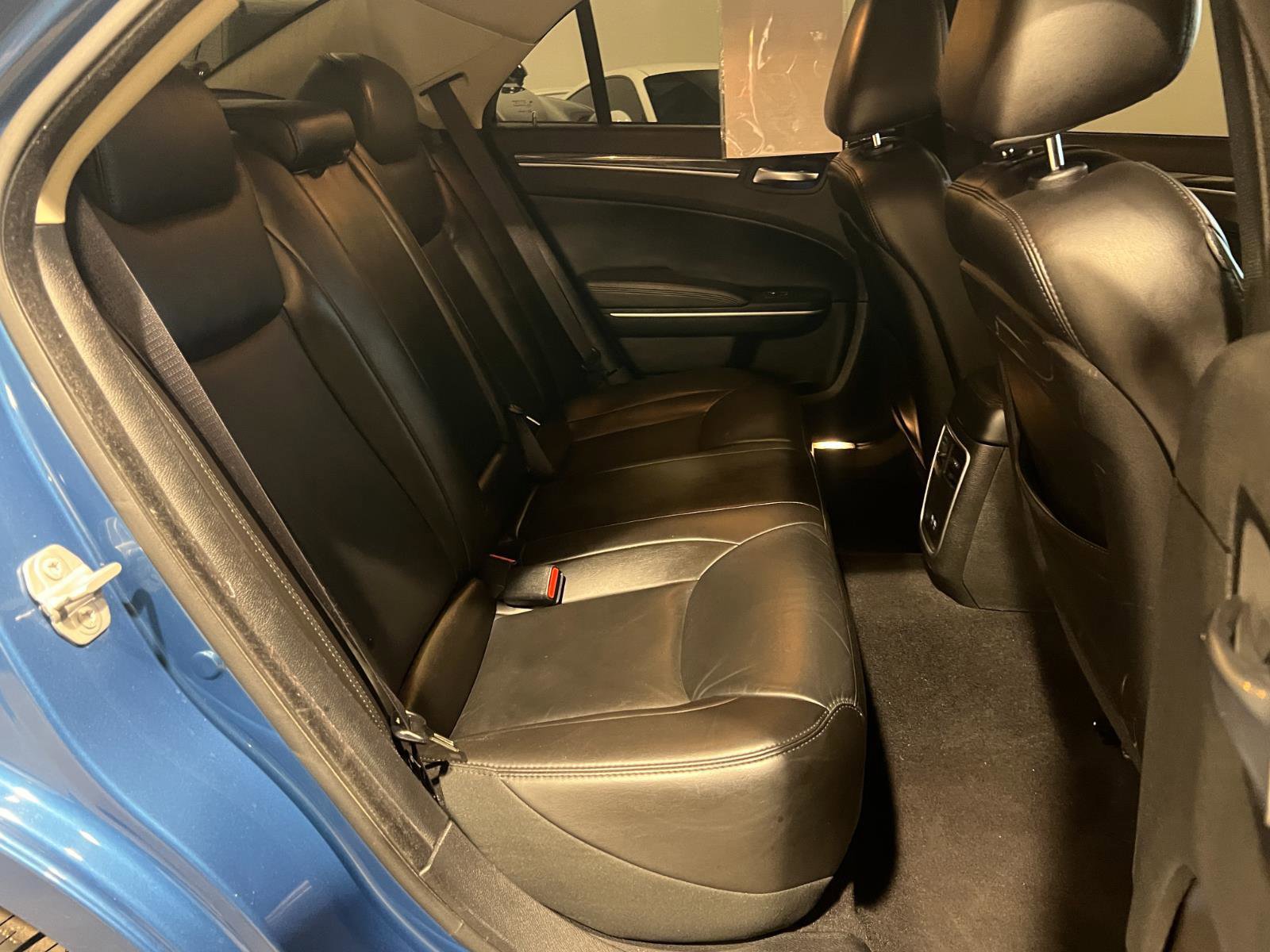 Used 2022 Chrysler 300 Touring L image 33