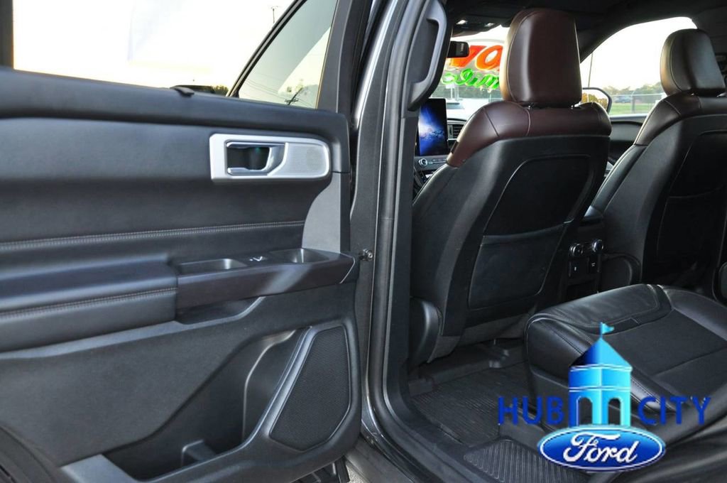Used 2020 Ford Explorer Platinum w/ Premium Technology Package image 13