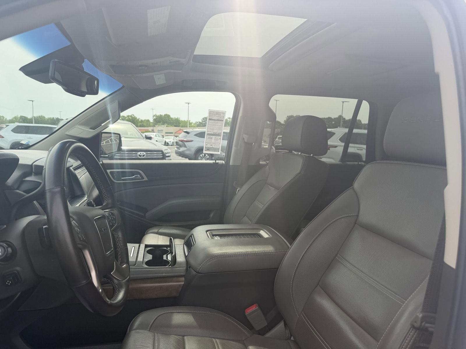 Used 2019 GMC Yukon Denali w/ Denali Ultimate Package image 13