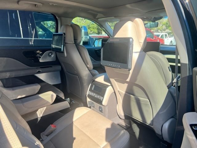 Certified 2022 Lincoln Aviator Reserve w/ Equipment Group 201A image 3