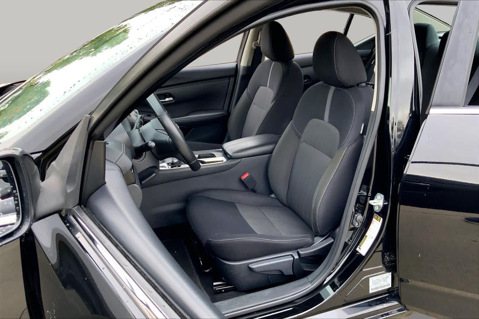 Used 2025 Nissan Sentra SV w/ All-Weather Package FWD image 8