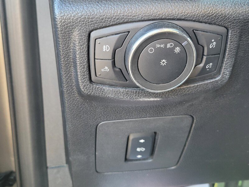 Used 2017 Ford F150 Lariat w/ Equipment Group 502A Luxury AWD/4WD image 28