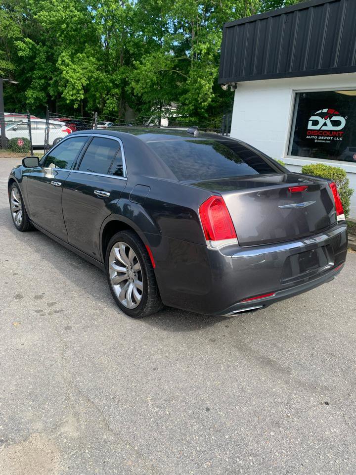 Used 2018 Chrysler 300 Limited RWD image 6