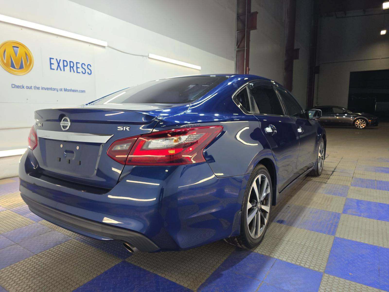Used 2017 Nissan Altima 2.5 SR FWD image 2