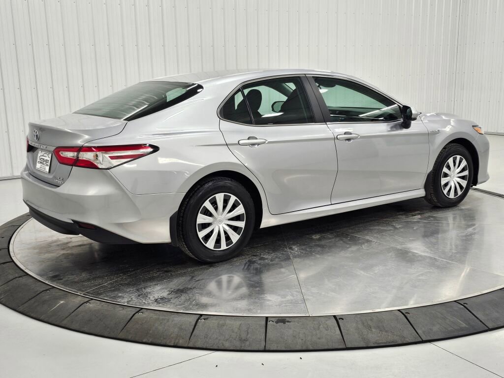 Used 2018 Toyota Camry LE image 5