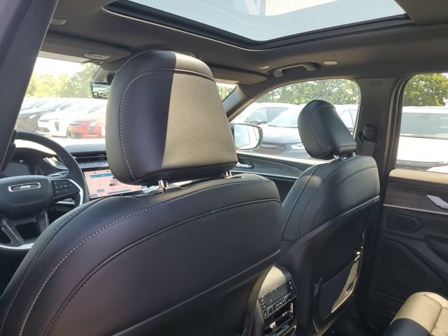 New 2026 Jeep Grand Cherokee L Limited w/ Luxury Tech Group II AWD/4WD image 12