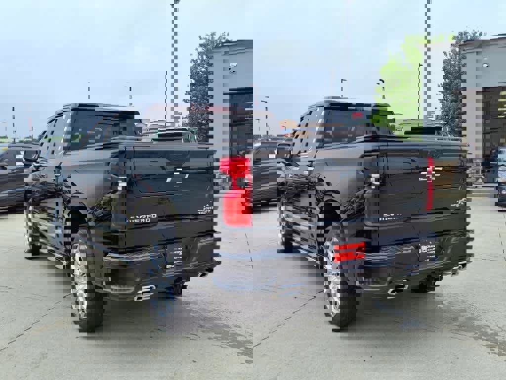 Used 2022 Chevrolet Silverado 1500 High Country w/ High Country Premium Package image 3