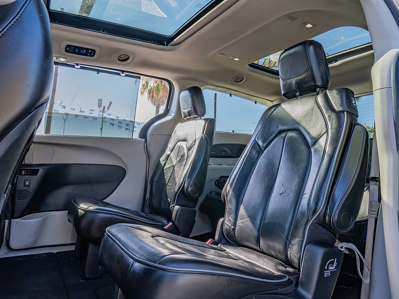 Used 2020 Chrysler Pacifica Limited image 15