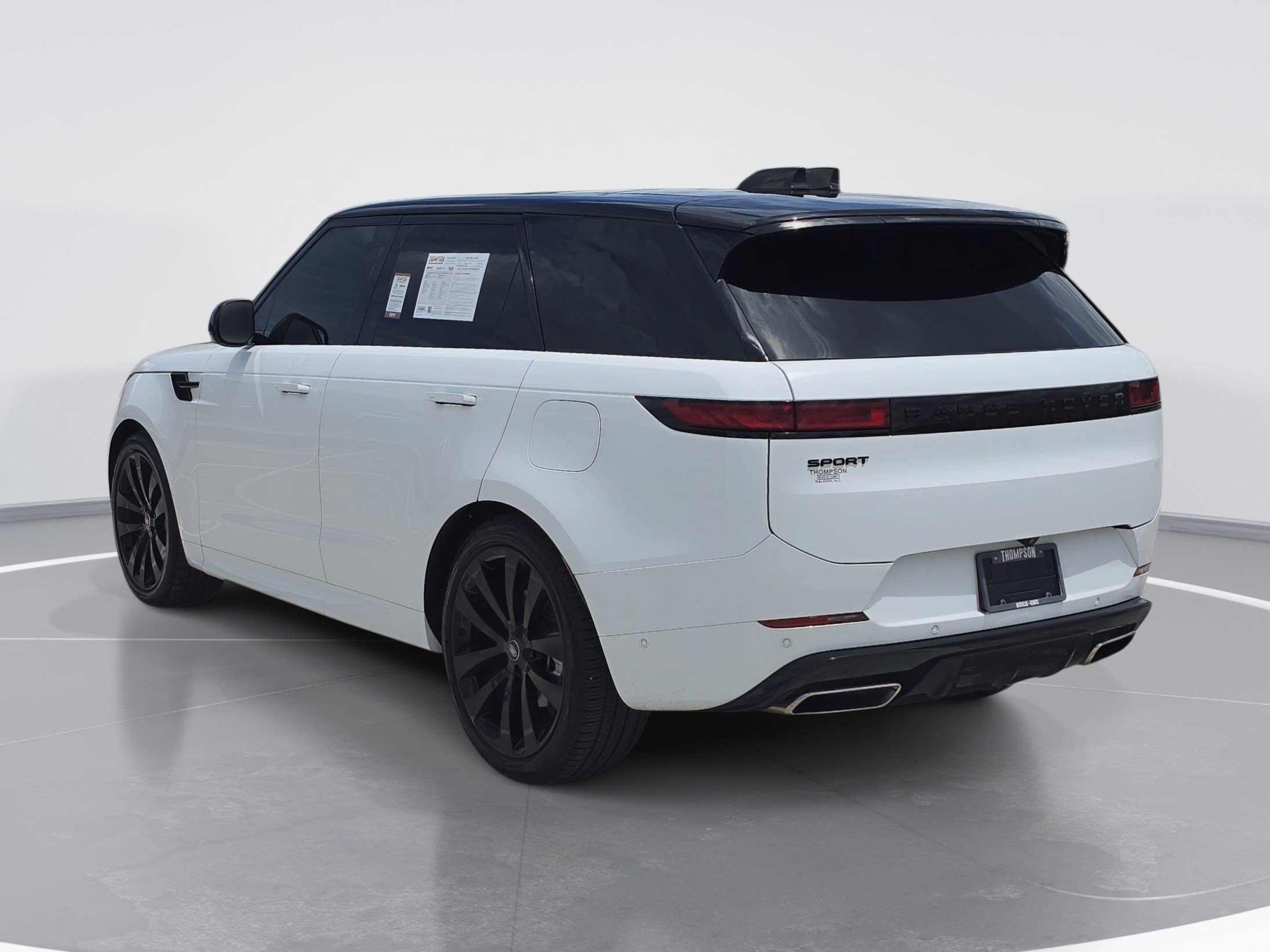 Used 2025 Land Rover Range Rover Sport Dynamic SE AWD/4WD image 5