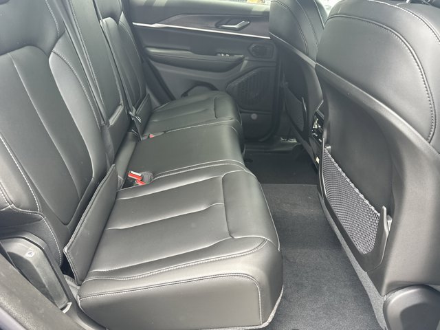 New 2026 Jeep Grand Cherokee Limited w/ Limited Altitude Package AWD/4WD image 15