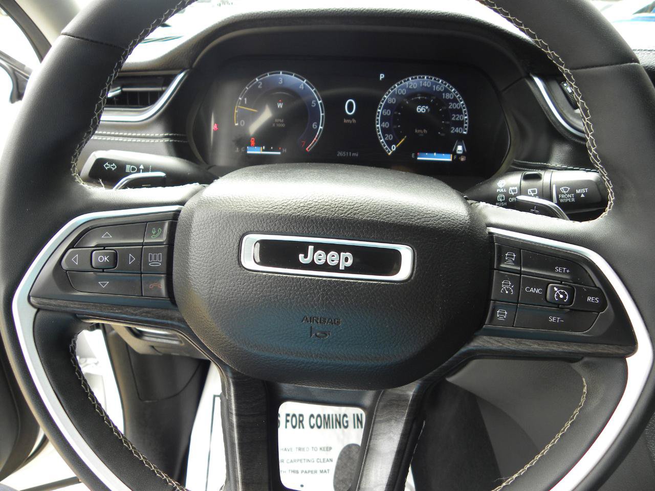 Used 2023 Jeep Grand Cherokee Limited w/ Black Appearance Package AWD/4WD image 11