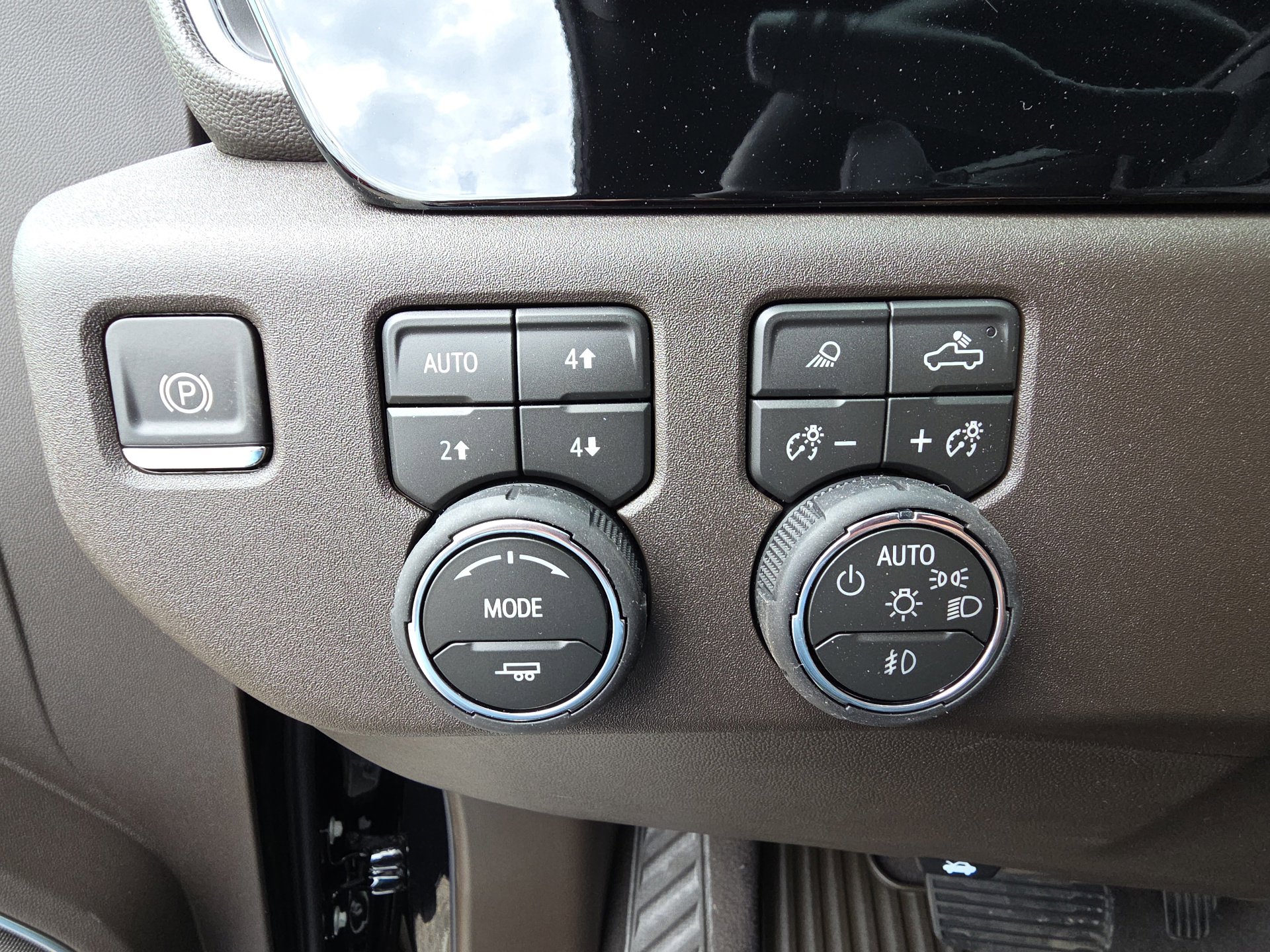 New 2026 Chevrolet Silverado 1500 LTZ w/ Z71 Off-Road Package AWD/4WD image 21