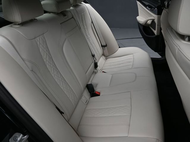 Used 2023 BMW M550i xDrive w/ Dynamic Handling Package image 20