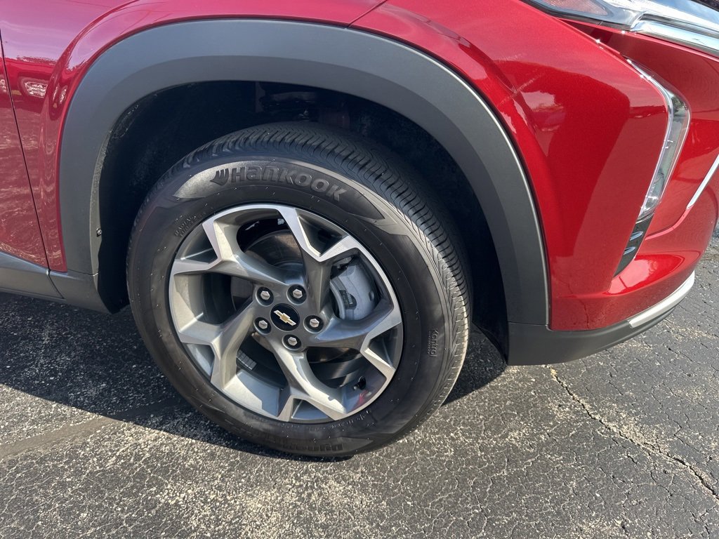 Used 2025 Chevrolet Trax LT w/ Driver Confidence Package image 24