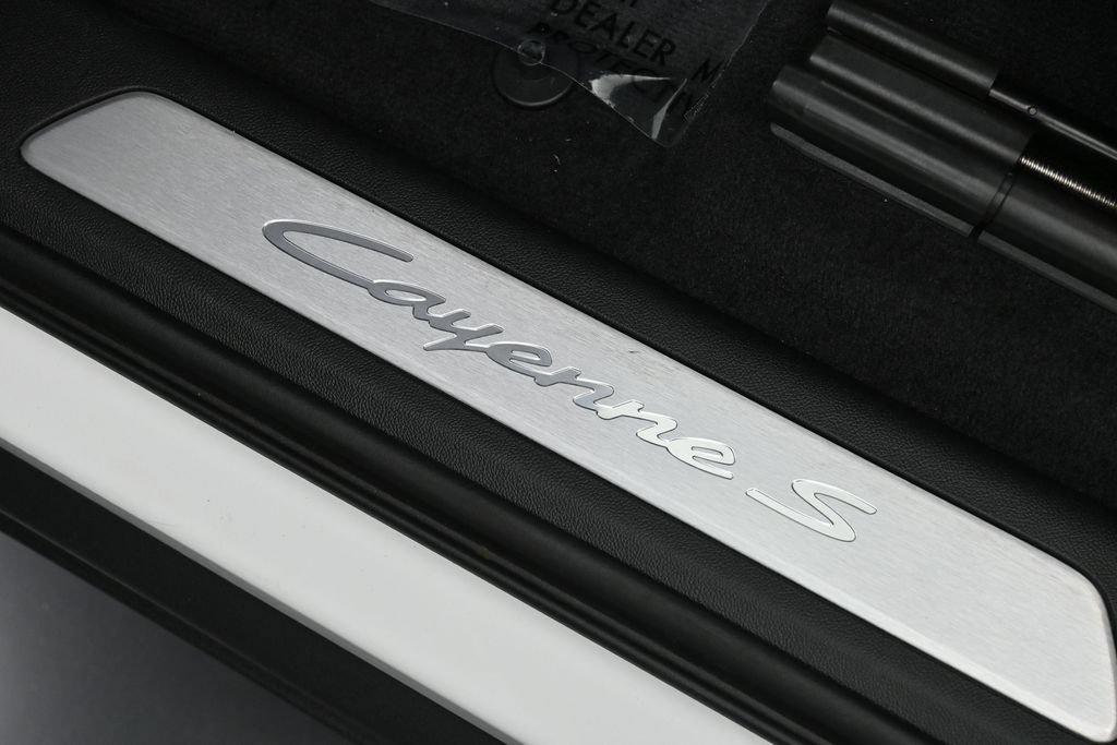 Certified 2024 Porsche Cayenne S AWD/4WD image 27