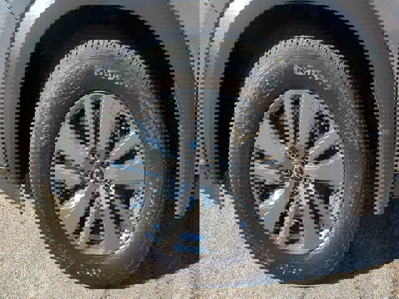 Used 2025 Nissan Pathfinder SV image 11