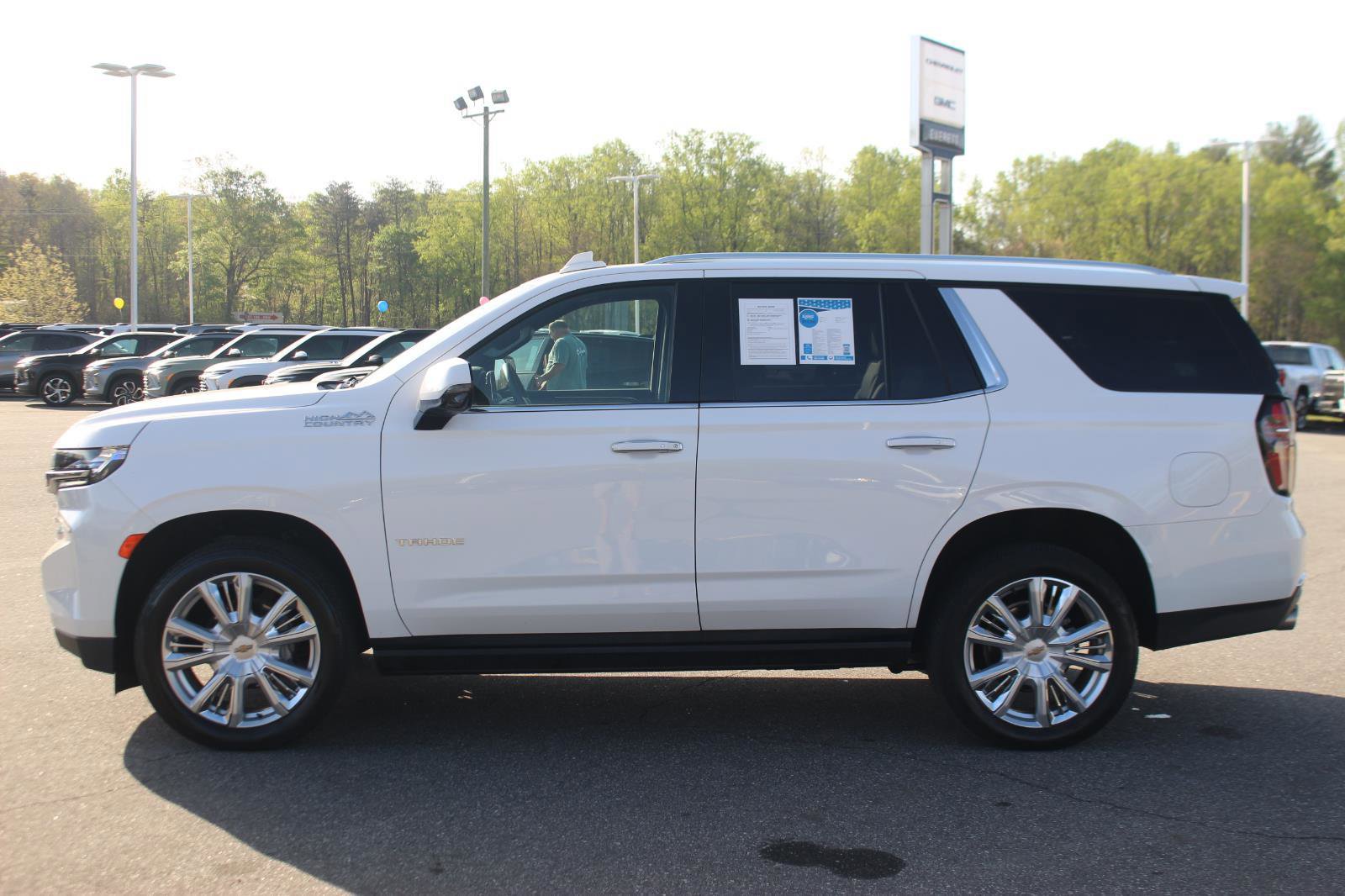 Used 2024 Chevrolet Tahoe High Country w/ Premium Package AWD/4WD image 4