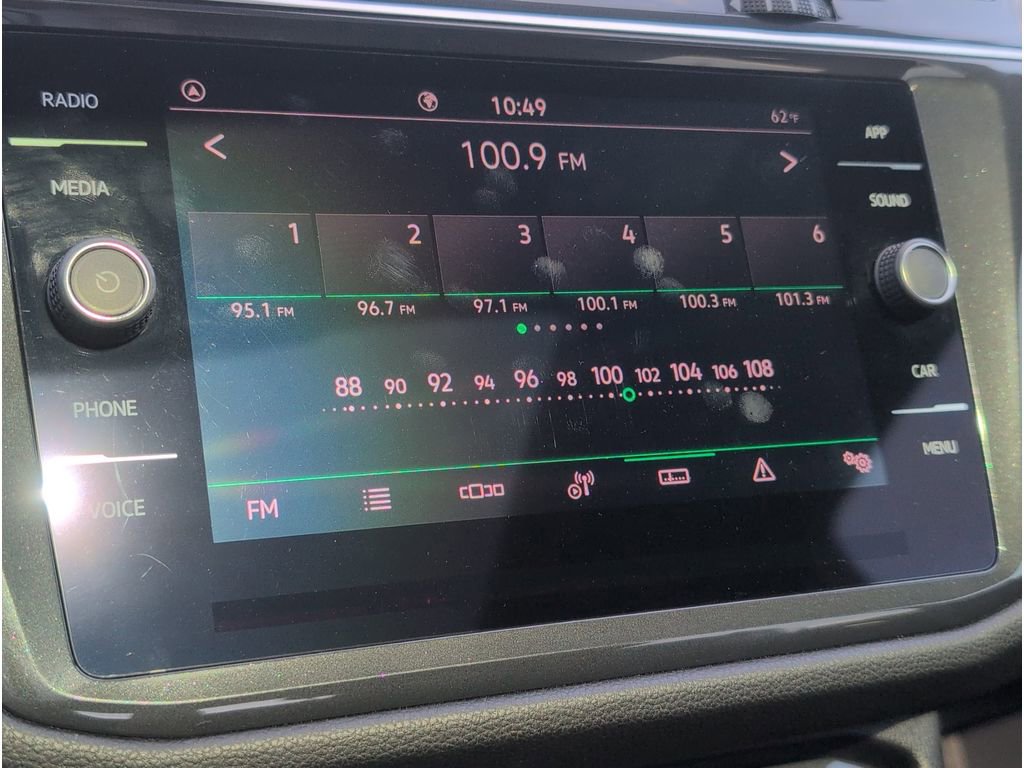 Used 2023 Volkswagen Tiguan SE R-Line image 14