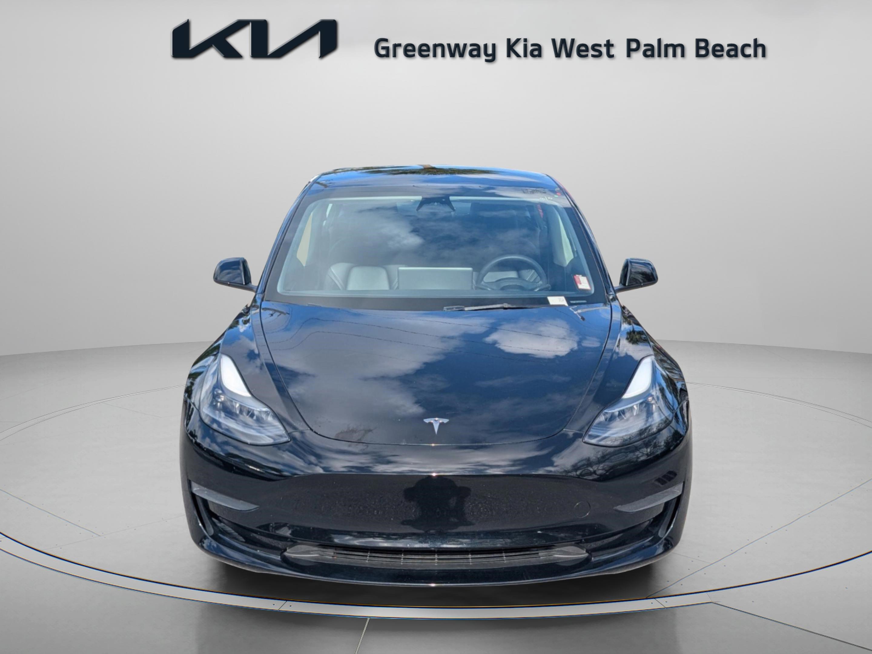 Used 2023 Tesla Model 3 Standard Range image 2