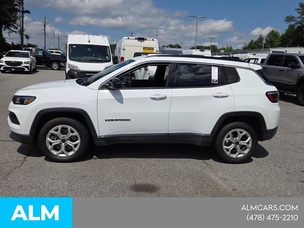 Used 2025 Jeep Compass Latitude AWD/4WD image 5
