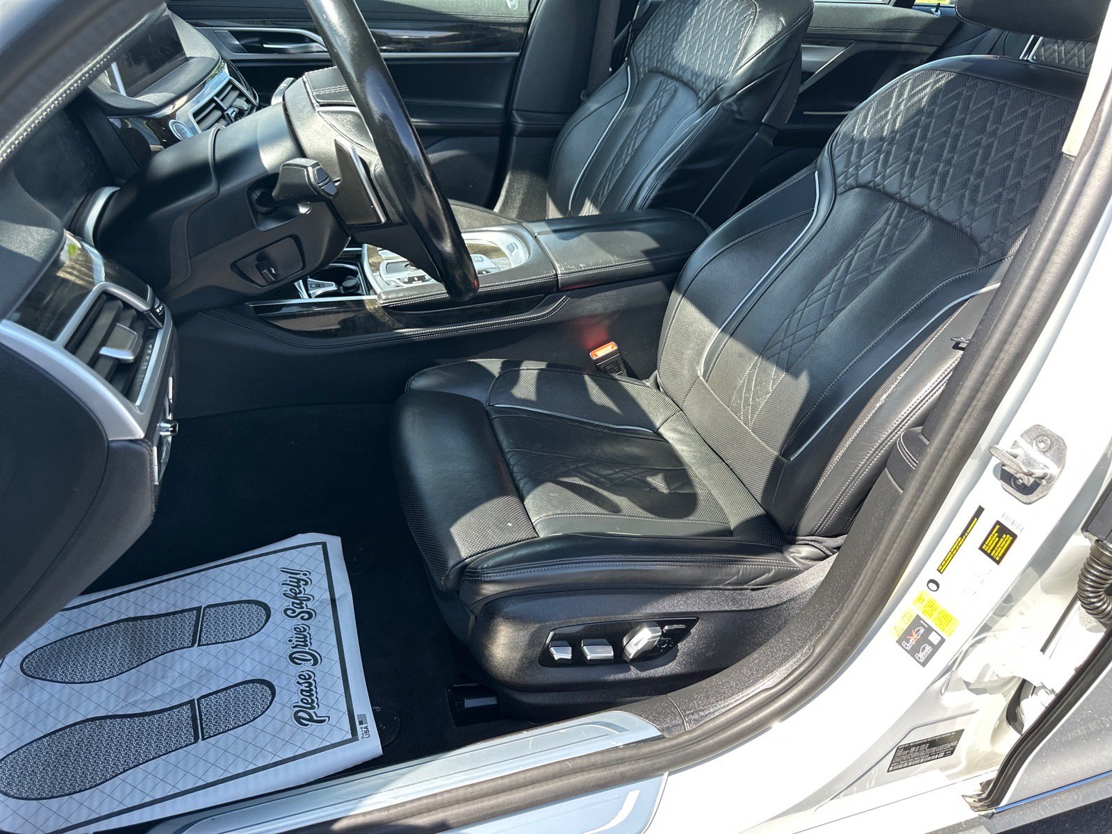 Used 2020 BMW 745e xDrive AWD/4WD image 22