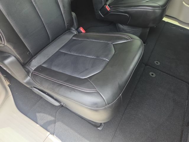 Used 2023 Chrysler Pacifica Touring-L FWD image 31
