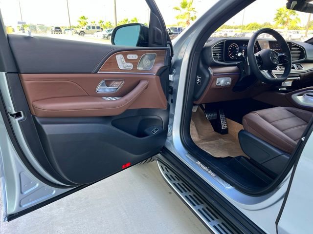 New 2026 Mercedes-Benz GLS 580 4MATIC image 14