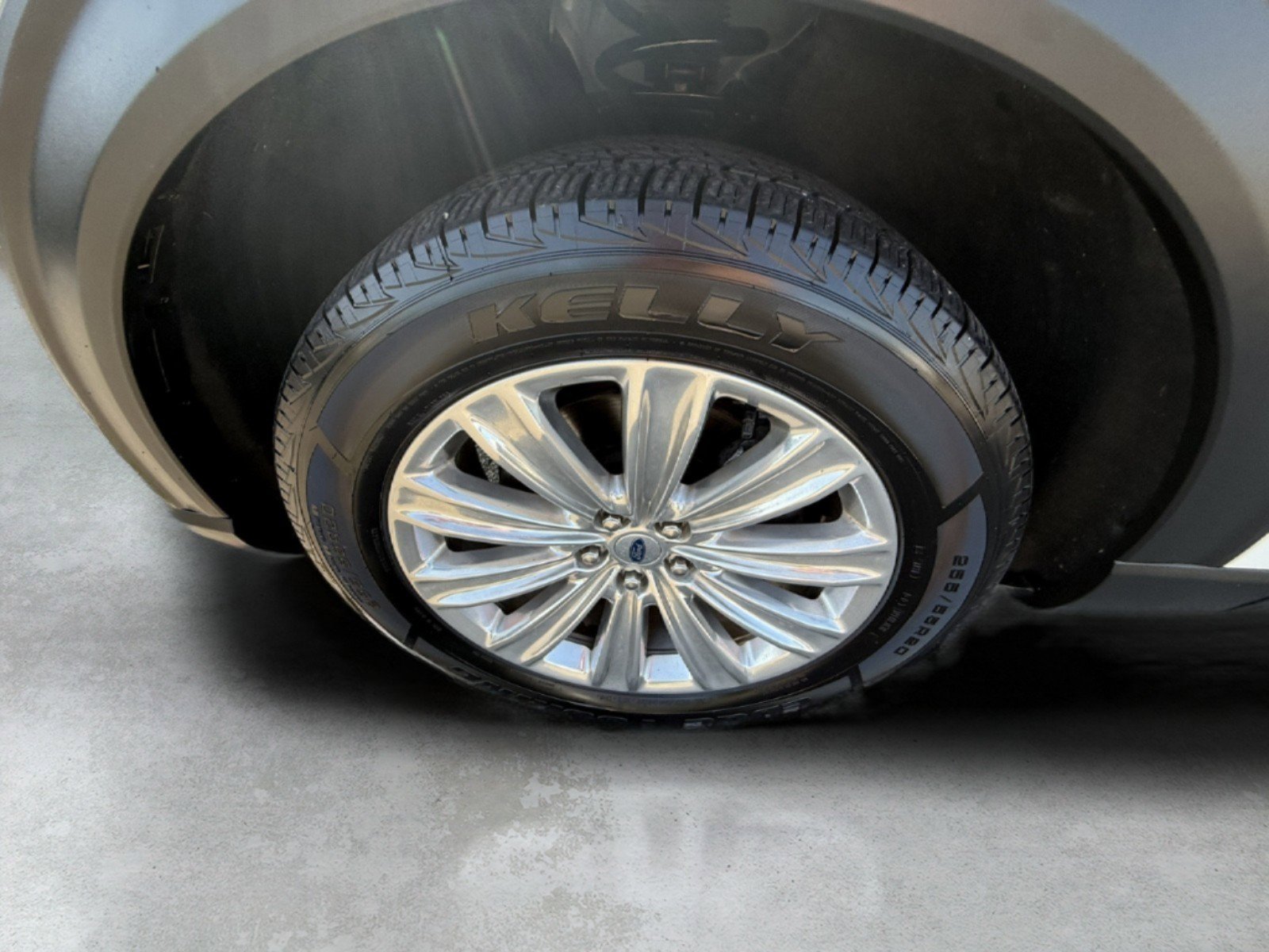 Used 2021 Ford Explorer Limited w/ Hybrid Equipment Group 310A image 34