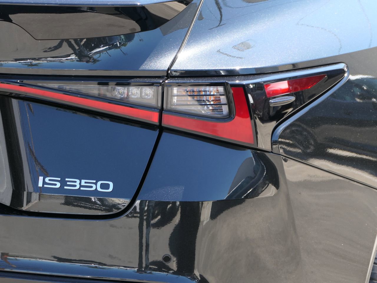 Used 2026 Lexus IS 350 F Sport w/ Accessory Package Z1 RWD image 4
