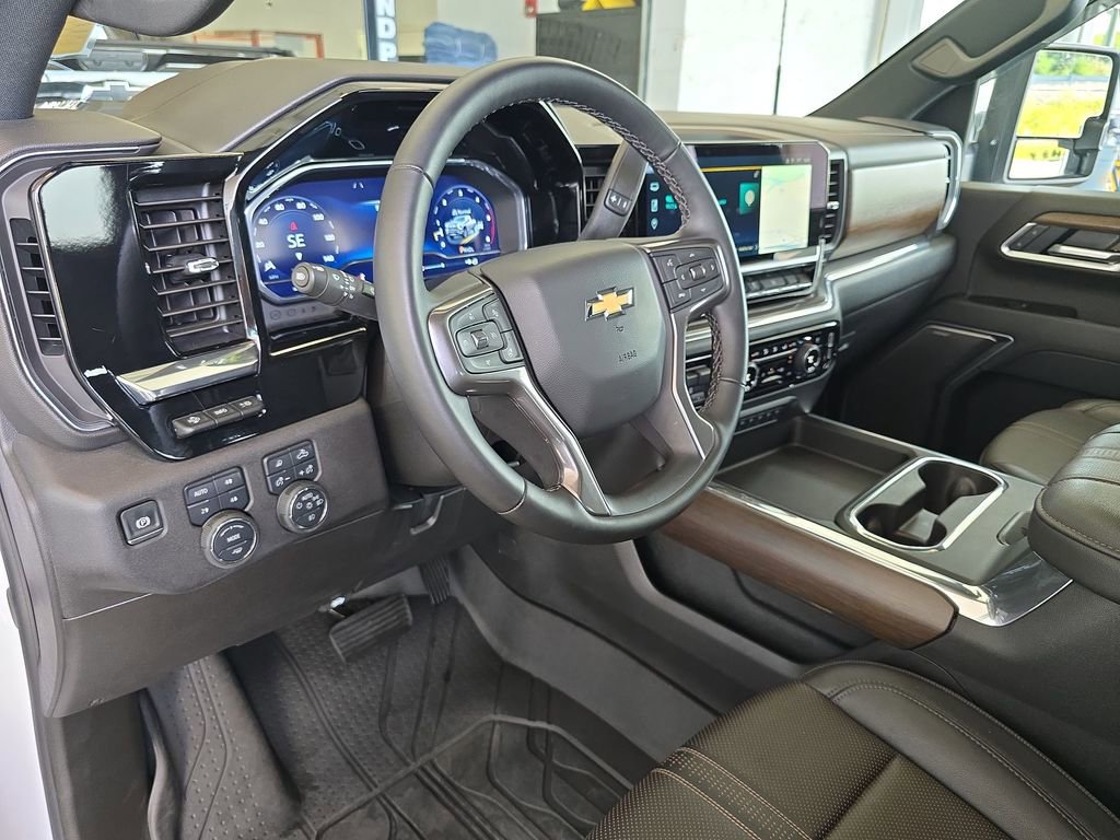 Certified 2025 Chevrolet Silverado 3500 High Country w/ Technology Package image 11