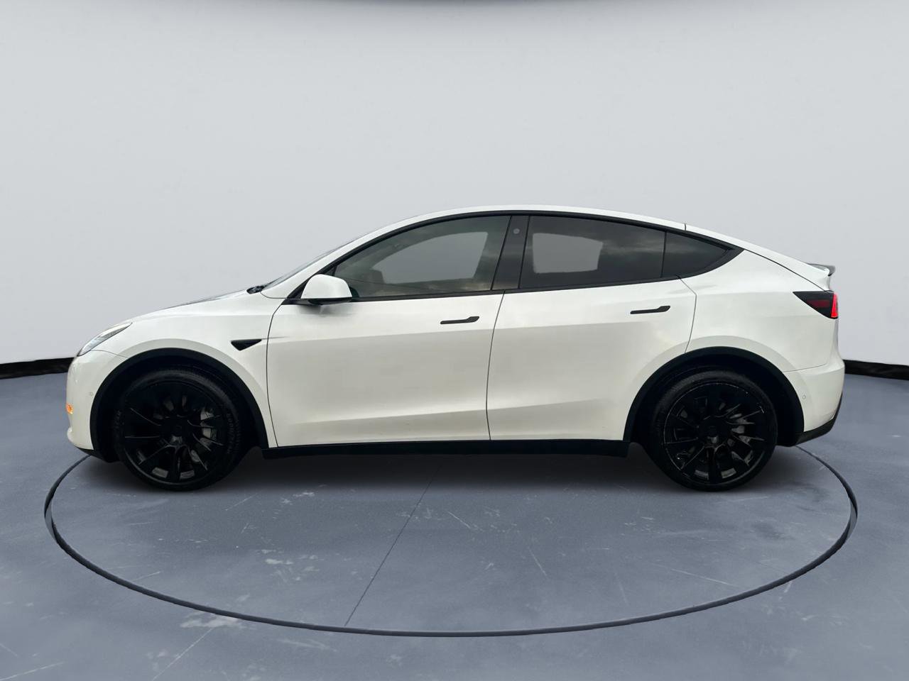 Used 2022 Tesla Model Y Long Range image 4