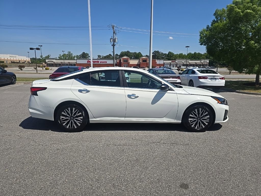 Used 2025 Nissan Altima 2.5 SV FWD image 6