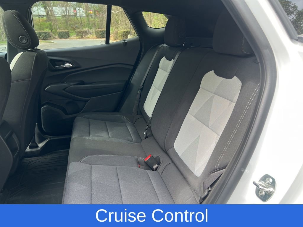 Used 2025 Chevrolet Trax RS w/ Sunroof Package image 14