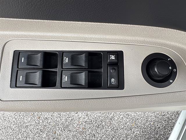 Used 2006 Chrysler 300 Touring RWD image 26