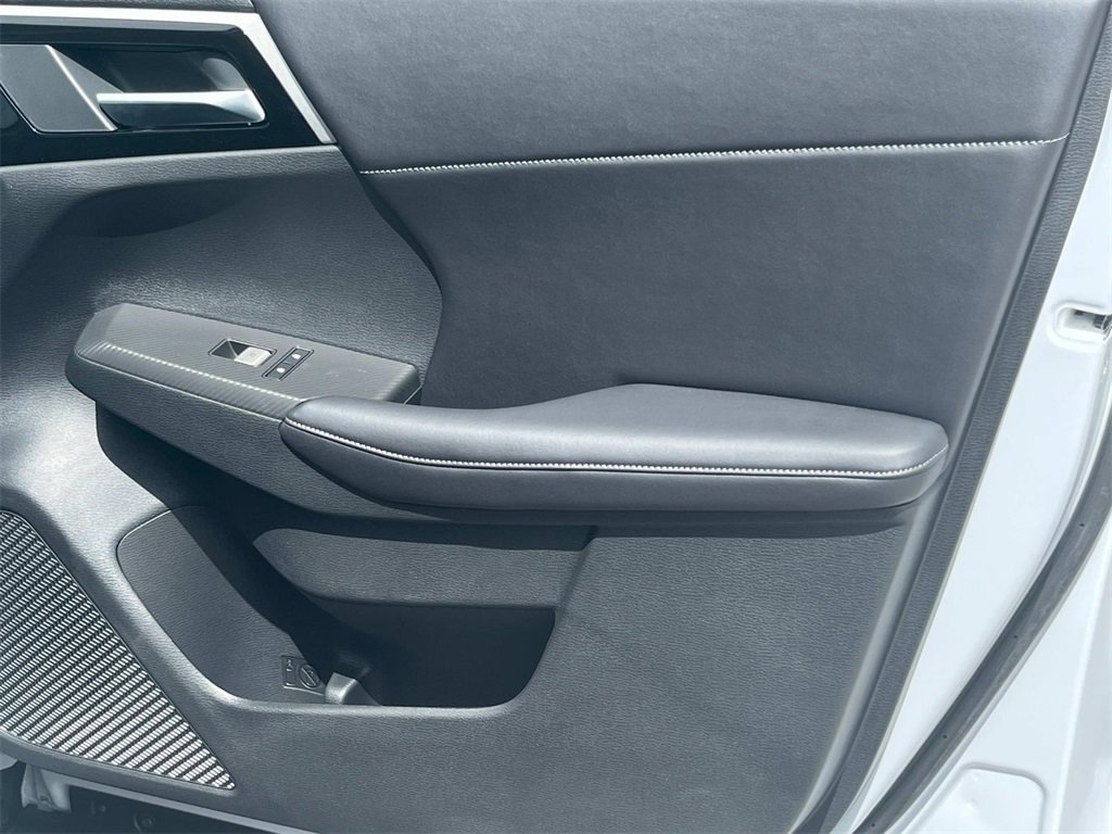 New 2025 Mitsubishi Outlander SE image 19